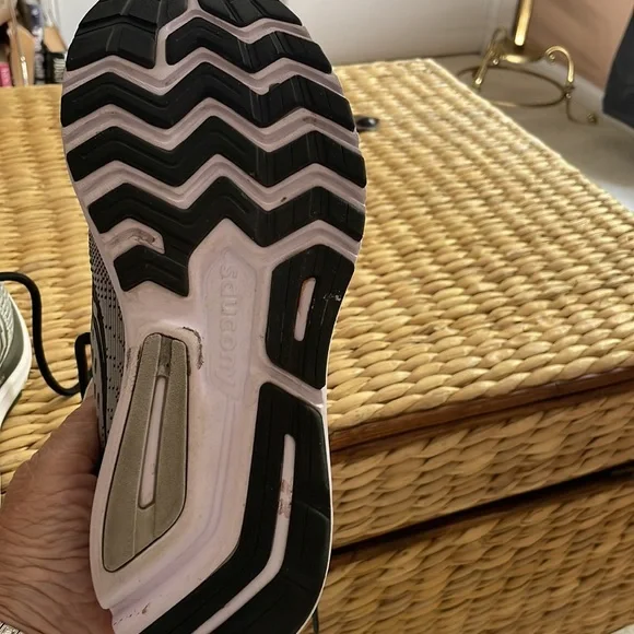 Saucony sneakers - Picture 3 of 4